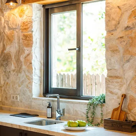 Vila Samas - Doganin Kalbine Kuecuek Bir Kacamak Kaş