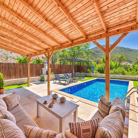 Vila Samas - Doganin Kalbine Kuecuek Bir Kacamak Kaş