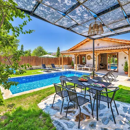 Samas - Doganin Kalbine Kuecuek Bir Kacamak * Каш